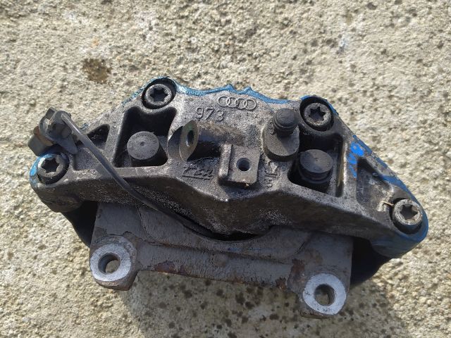 bontott AUDI A4 B7 Bal első Féknyereg Munkahengerrel
