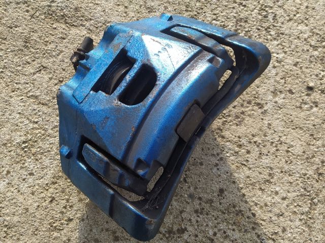 bontott AUDI A4 B7 Bal első Féknyereg Munkahengerrel