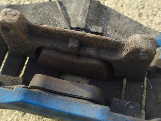 bontott AUDI A4 B7 Bal első Féknyereg Munkahengerrel