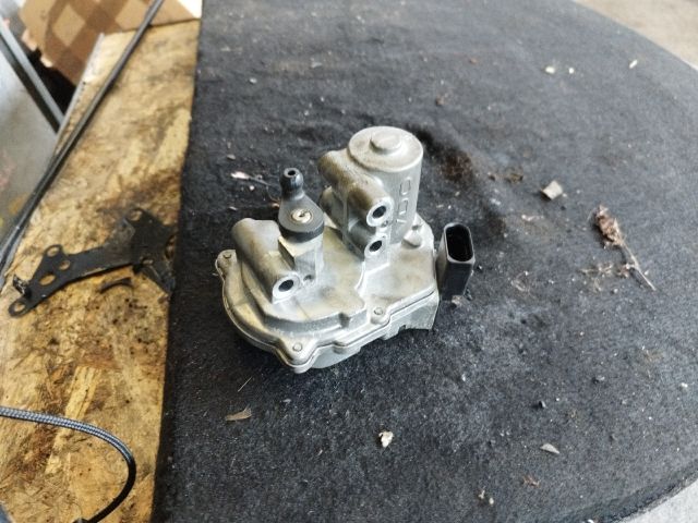 bontott AUDI A4 B7 Fojtószelep (Elektromos)