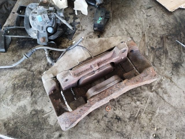 bontott AUDI A4 B7 Jobb első Féknyereg Munkahengerrel