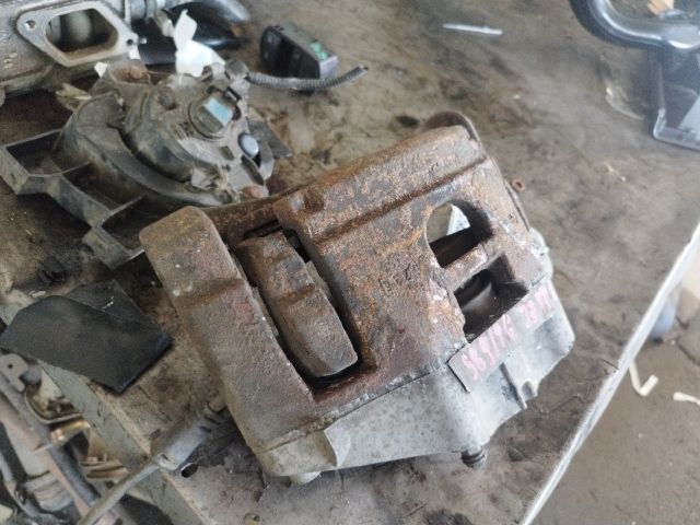 bontott AUDI A4 B7 Jobb első Féknyereg Munkahengerrel