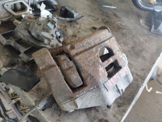 bontott AUDI A4 B7 Jobb első Féknyereg Munkahengerrel