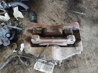 bontott AUDI A4 B7 Jobb első Féknyereg Munkahengerrel