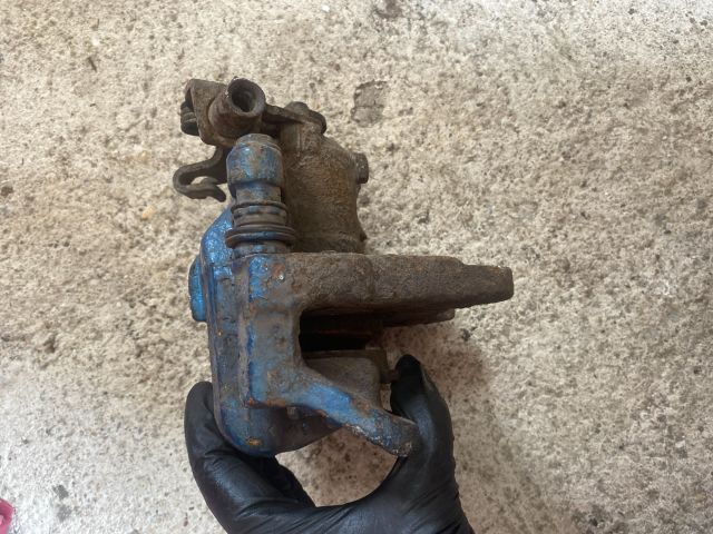 bontott AUDI A4 B7 Jobb hátsó Féknyereg Munkahengerrel