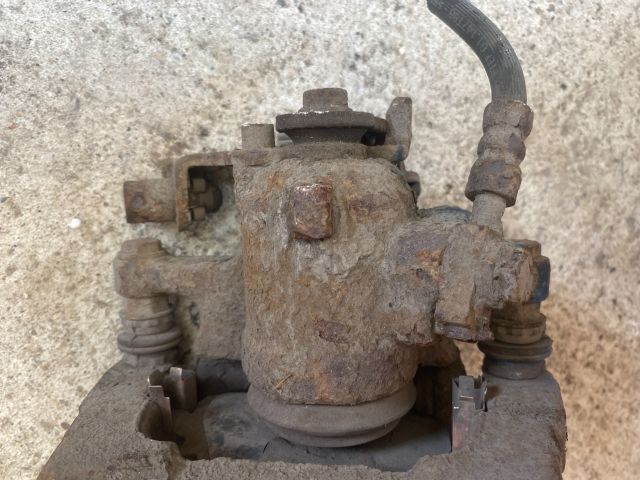 bontott AUDI A4 B7 Jobb hátsó Féknyereg Munkahengerrel