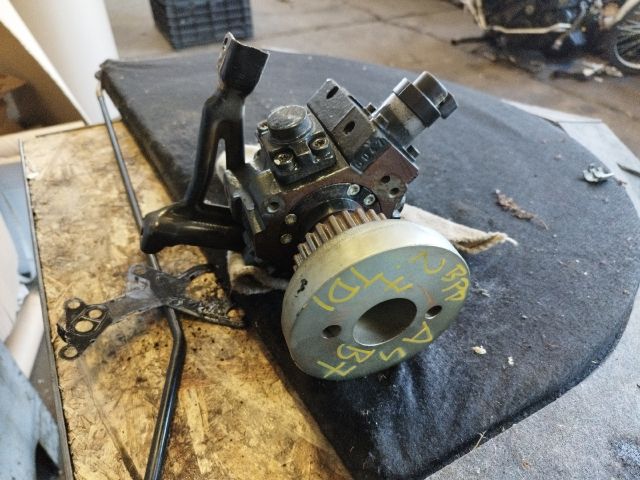 bontott AUDI A4 B7 Nagynyomású Szivattyú