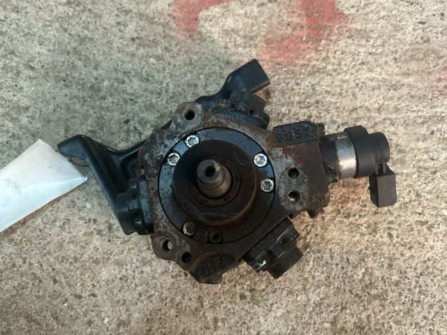 bontott AUDI A4 B7 Nagynyomású Szivattyú