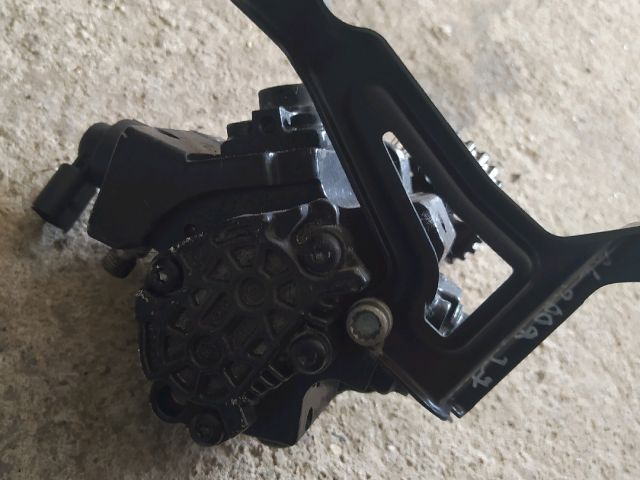 bontott AUDI A4 B7 Nagynyomású Szivattyú