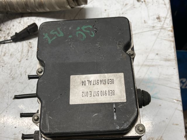 bontott AUDI A4 B7 ABS Kocka