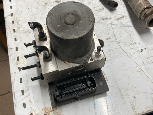 bontott AUDI A4 B7 ABS Kocka