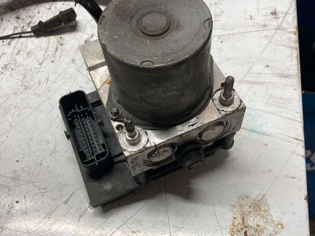 bontott AUDI A4 B7 ABS Kocka