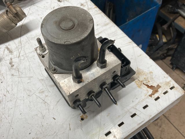 bontott AUDI A4 B7 ABS Kocka