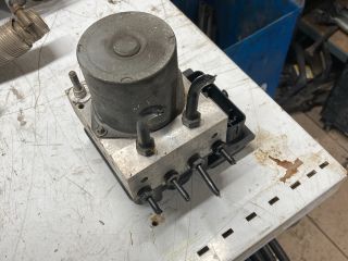 bontott AUDI A4 B7 ABS Kocka