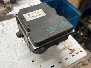 bontott AUDI A4 B7 ABS Kocka