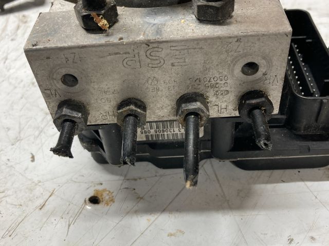 bontott AUDI A4 B7 ABS Kocka