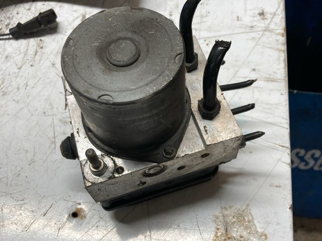 bontott AUDI A4 B7 ABS Kocka