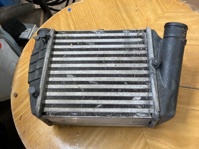 bontott AUDI A4 B7 Intercooler