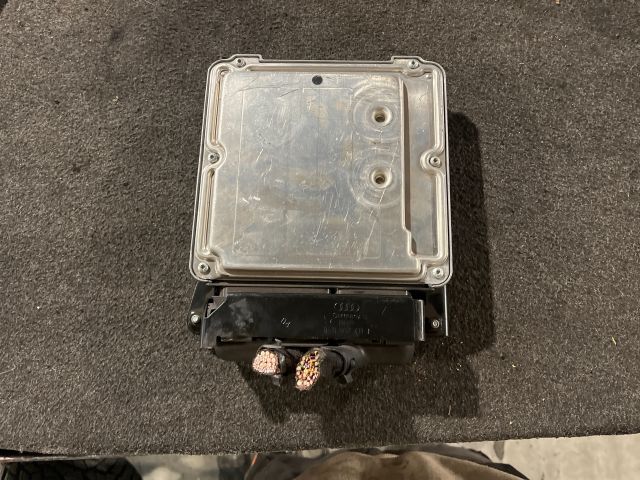 bontott AUDI A4 B7 Motorvezérlő