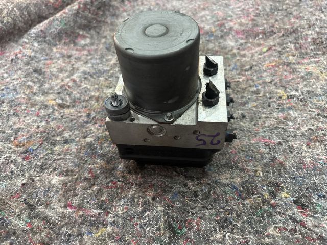 bontott AUDI A4 B7 ABS Kocka