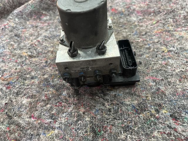 bontott AUDI A4 B7 ABS Kocka