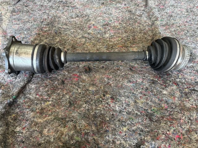 bontott AUDI A4 B7 Bal Féltengely