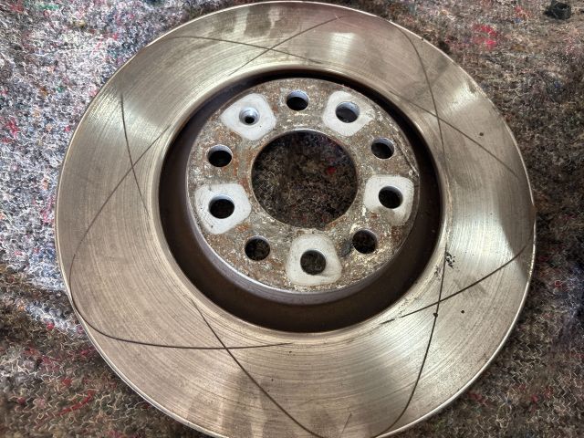 bontott AUDI A4 B7 Első Pár Fék Szett (Nyereg, Tárcsa, Betét)