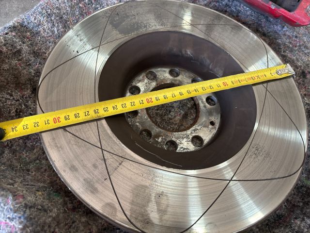 bontott AUDI A4 B7 Első Pár Fék Szett (Nyereg, Tárcsa, Betét)