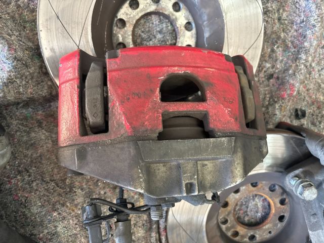 bontott AUDI A4 B7 Első Pár Fék Szett (Nyereg, Tárcsa, Betét)