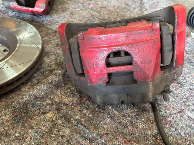 bontott AUDI A4 B7 Első Pár Fék Szett (Nyereg, Tárcsa, Betét)