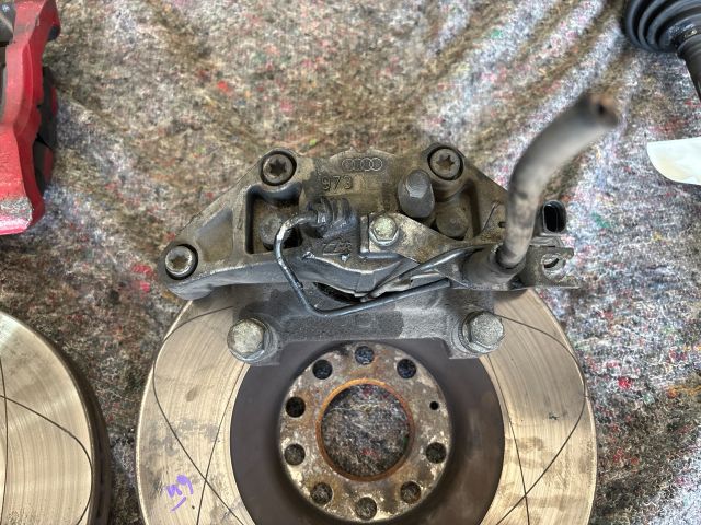 bontott AUDI A4 B7 Első Pár Fék Szett (Nyereg, Tárcsa, Betét)