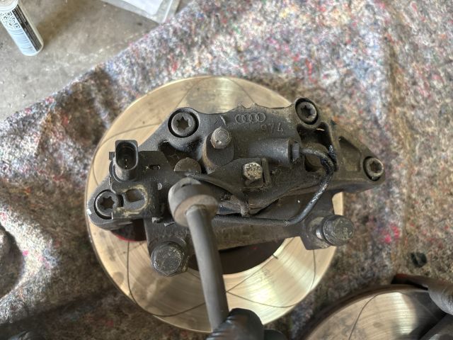 bontott AUDI A4 B7 Első Pár Fék Szett (Nyereg, Tárcsa, Betét)