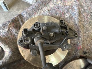 bontott AUDI A4 B7 Első Pár Fék Szett (Nyereg, Tárcsa, Betét)