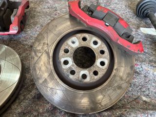 bontott AUDI A4 B7 Első Pár Fék Szett (Nyereg, Tárcsa, Betét)