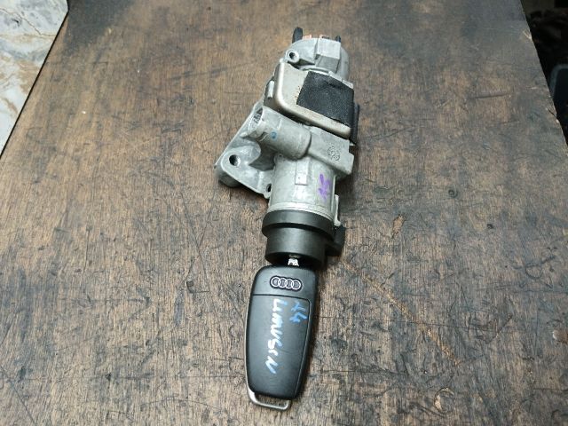 bontott AUDI A4 B7 Gyújtáskapcsoló Házzal