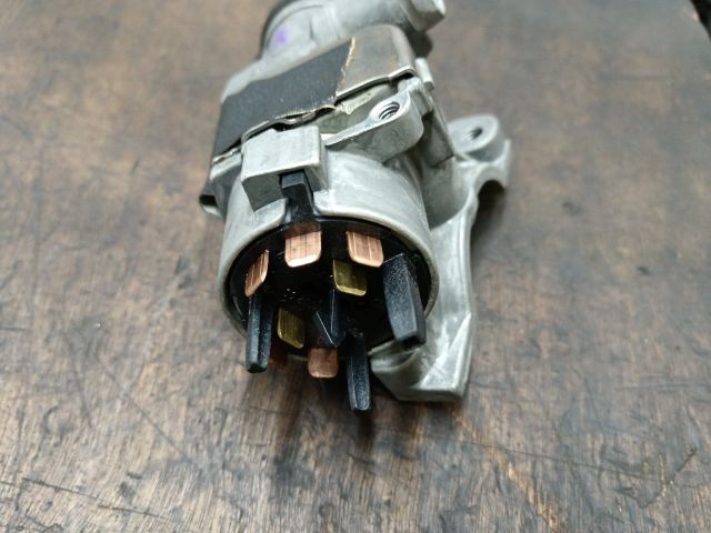 bontott AUDI A4 B7 Gyújtáskapcsoló Házzal