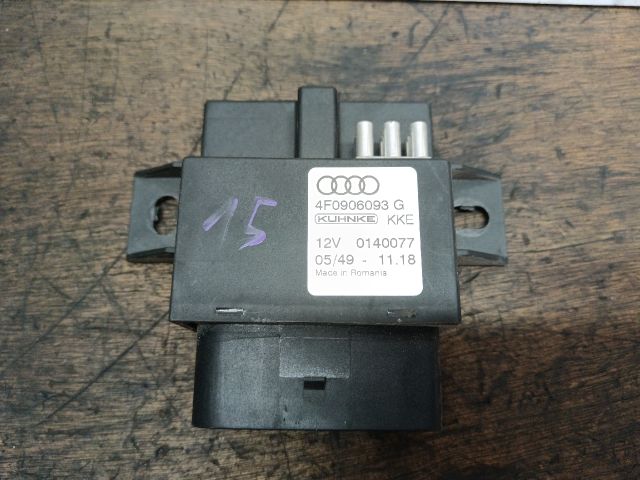bontott AUDI A4 B7 Üzemanyag Szivattyú Relé