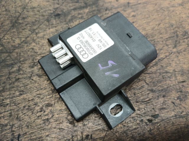 bontott AUDI A4 B7 Üzemanyag Szivattyú Relé