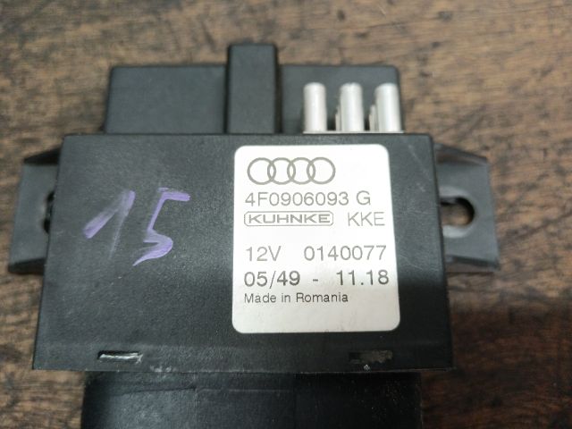 bontott AUDI A4 B7 Üzemanyag Szivattyú Relé