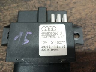 bontott AUDI A4 B7 Üzemanyag Szivattyú Relé