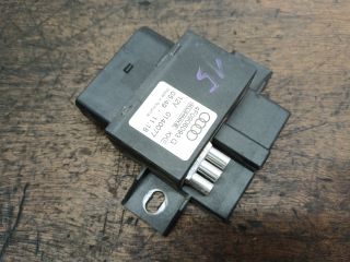 bontott AUDI A4 B7 Üzemanyag Szivattyú Relé