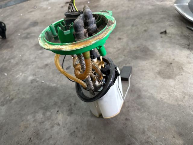 bontott AUDI A4 B7 Üzemanyag Szivattyú