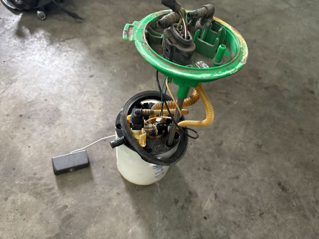 bontott AUDI A4 B7 Üzemanyag Szivattyú