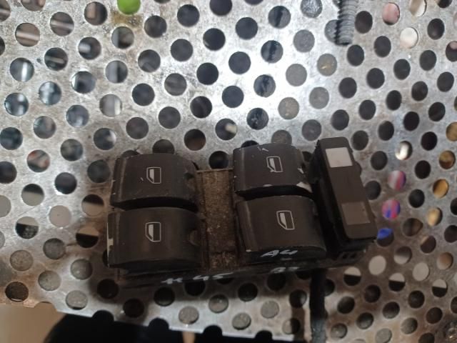 bontott AUDI A4 B7 Ablakemelő Kapcsoló Négyes / Kettes