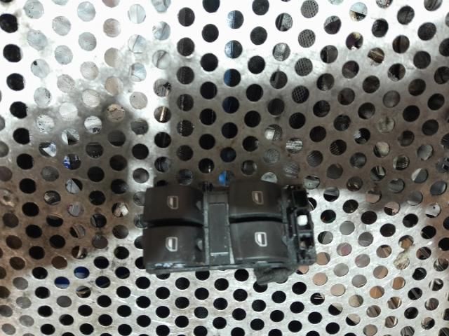 bontott AUDI A4 B7 Ablakemelő Kapcsoló Négyes / Kettes