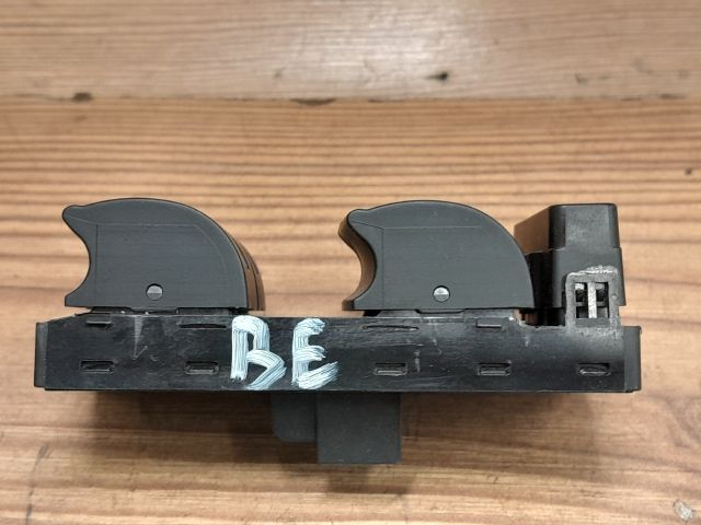 bontott AUDI A4 B7 Ablakemelő Kapcsoló Négyes / Kettes