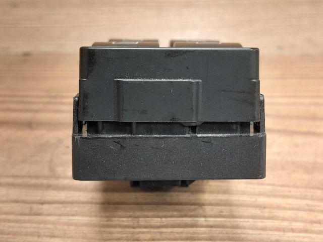 bontott AUDI A4 B7 Ablakemelő Kapcsoló Négyes / Kettes