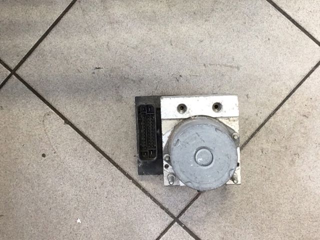 bontott AUDI A4 B7 ABS Kocka