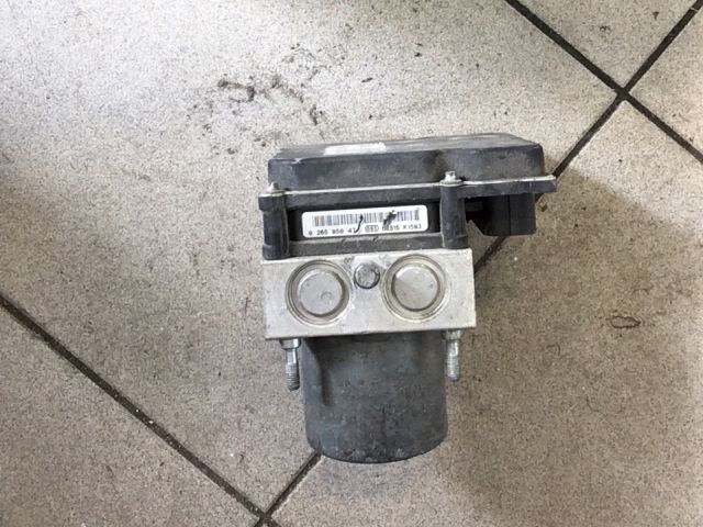 bontott AUDI A4 B7 ABS Kocka