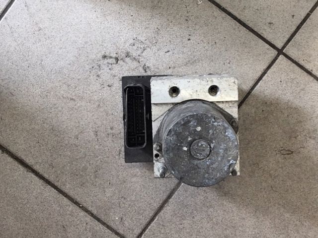 bontott AUDI A4 B7 ABS Kocka